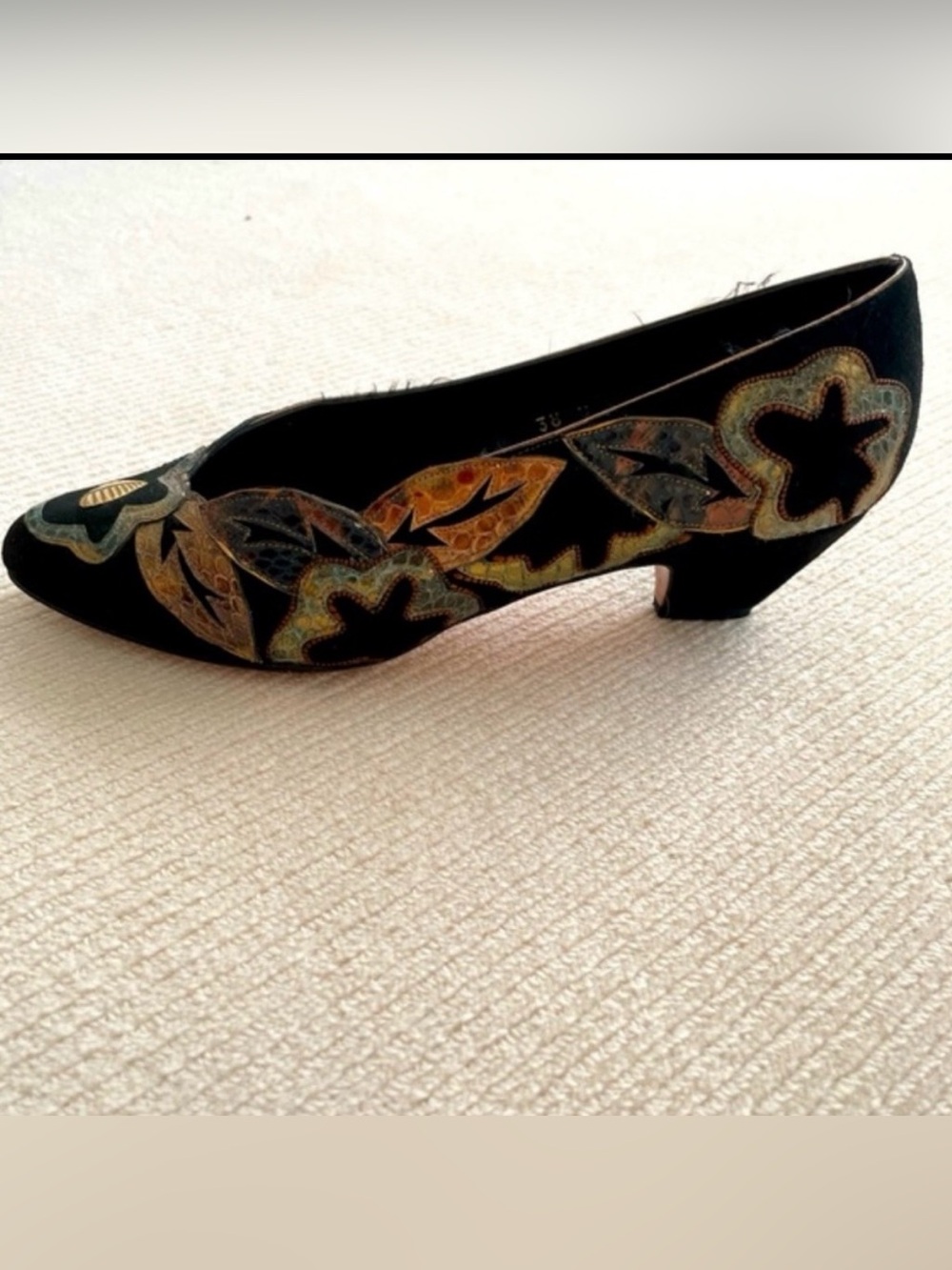 Gomez Rivas Black Pump Heel Shoes With Floral design size 7.5